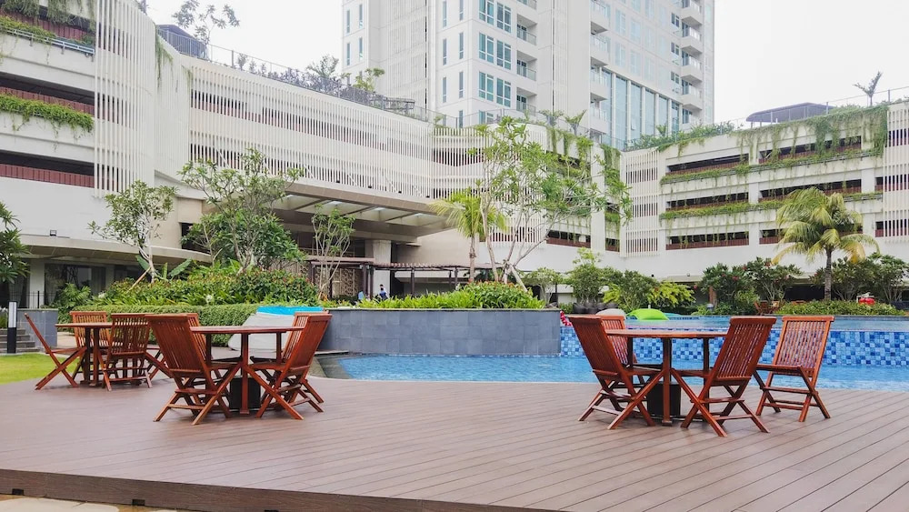 Modern And Comfortable 2Br At The Kensington Royal Suites Apartment