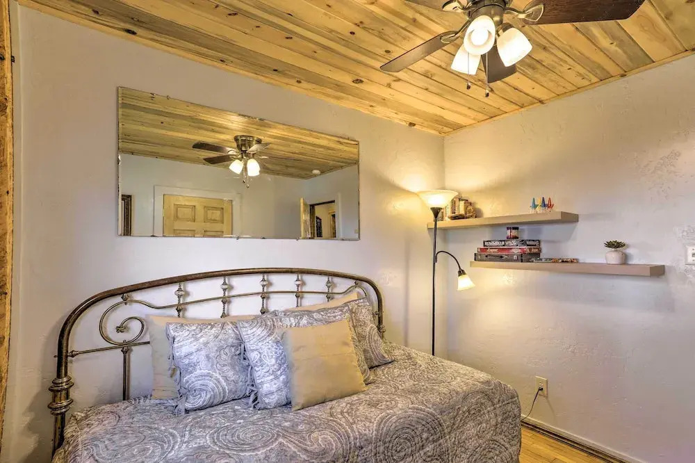 Tasteful Log Cabin Retreat on Lake Pagosa!