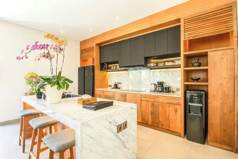 Brand new Luxury 5 br villa 200m to Brawah Beach