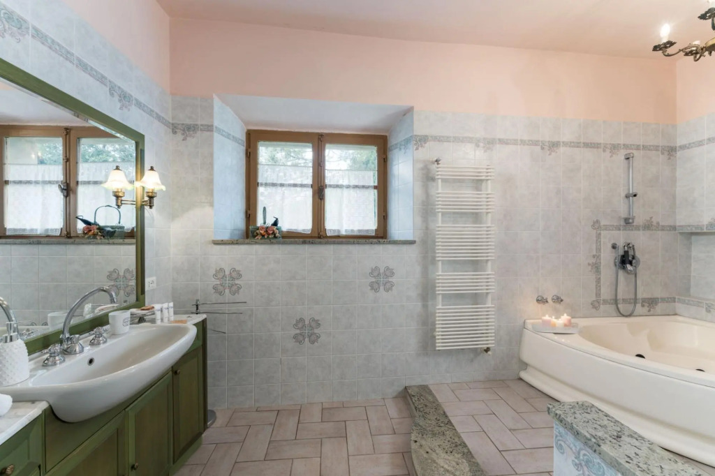 Country house with swimming pool and spectacular view and pool open till Oct 31st-Tenuta La Macinaia
