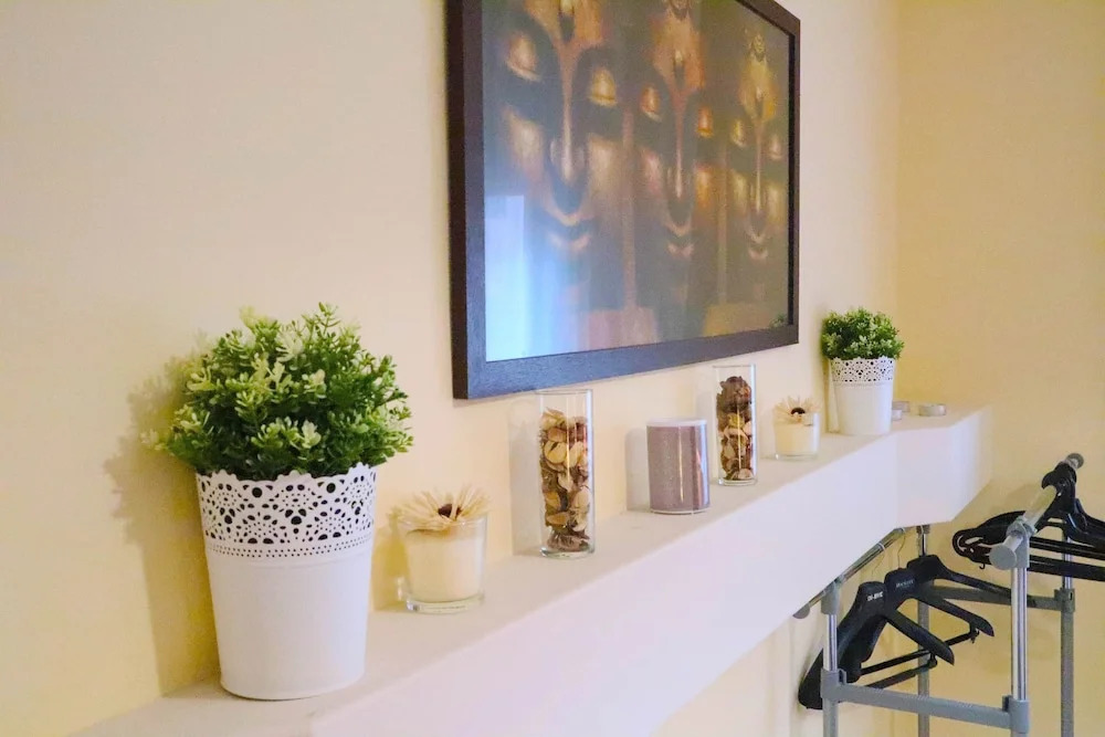 HAPPY ROOM
