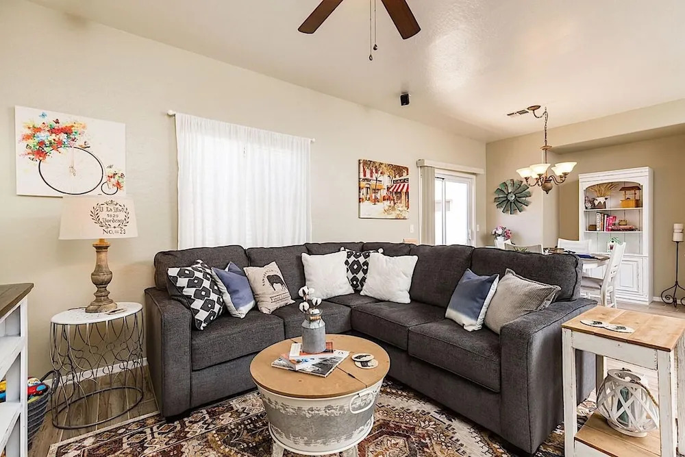 Farmhouse Surprise - 3 Bedroom by Casago