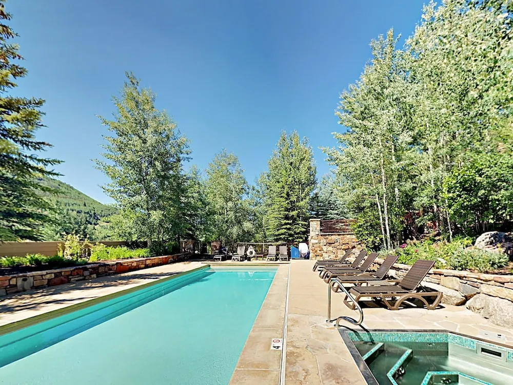 New Listing! W/ Pool -- Walk To Ski Lift 3 Bedroom Condo