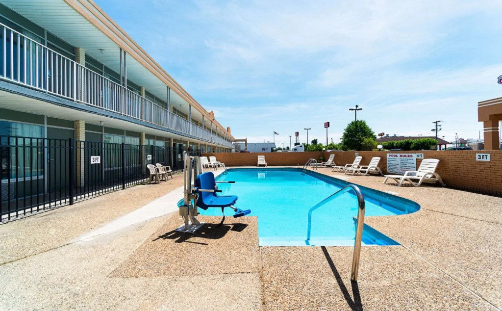 Motel 6 Effingham, IL
