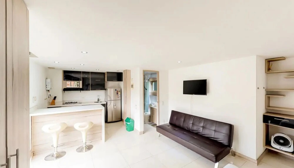 Comfortable city studio with balcony 810