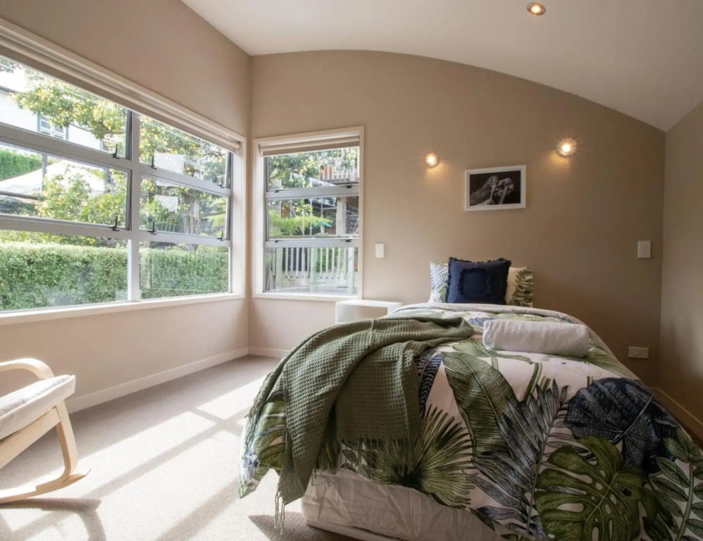 Great Location On Gilbert - 3BR 2 level townhouse
