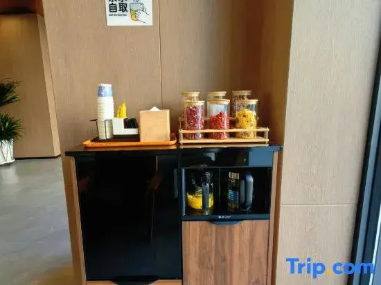 Yanji Seven House Hotel (Yanji West Market Oriental Floating Market)