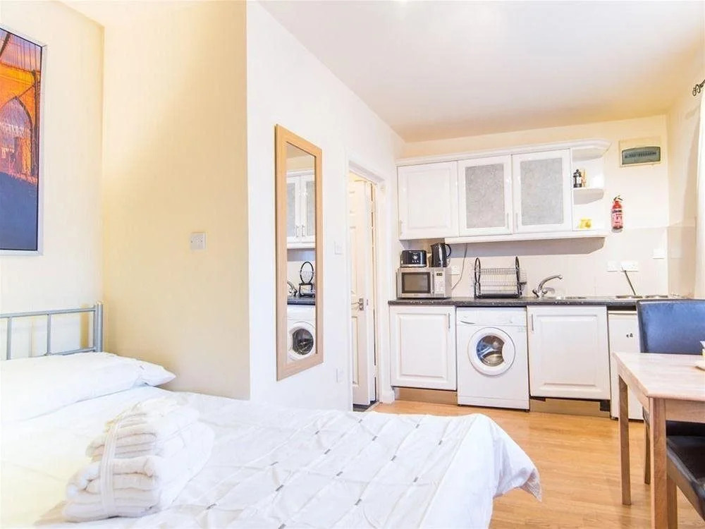 GoldersGreen Apartments by Sleepy