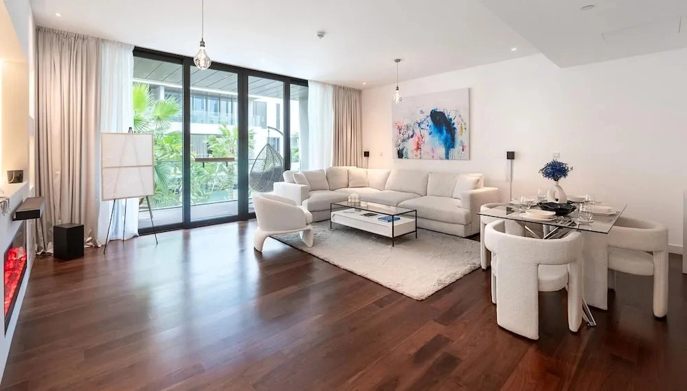 Trendy City Walk Living w Pool View Balcony
