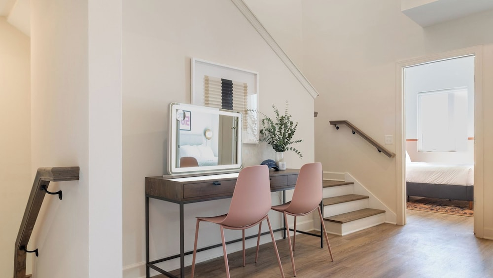 The Conway 5 BR Buyout w/ Deck in Music City