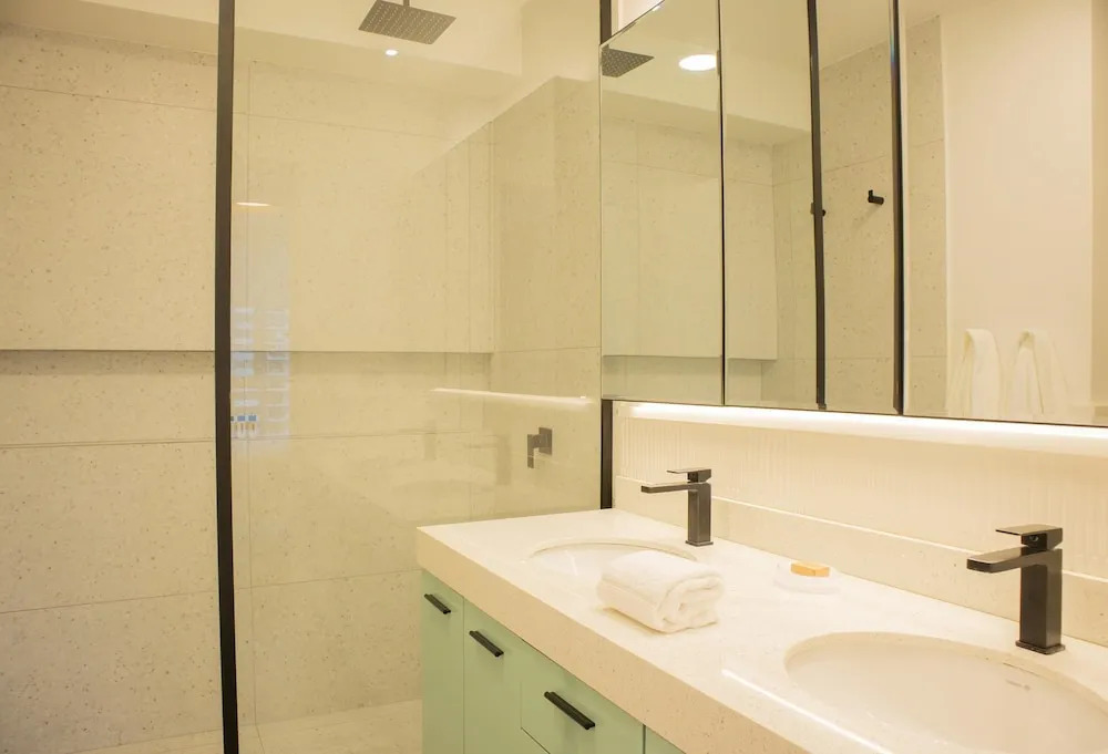 w Inviting 3BR w Balcony in Hip Miraflores