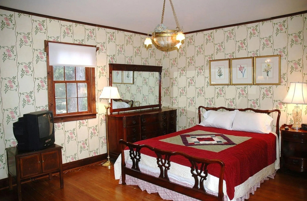 The Nauvoo Grand Bed & Breakfast