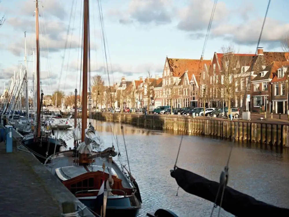 Nicely Furnished Chalet with Oven near Wadden Sea