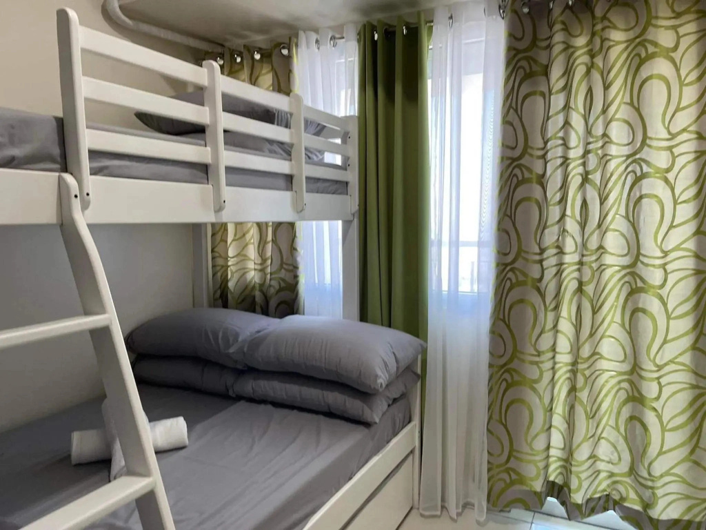 Taft Ave Green Residences with wifi & Netflix