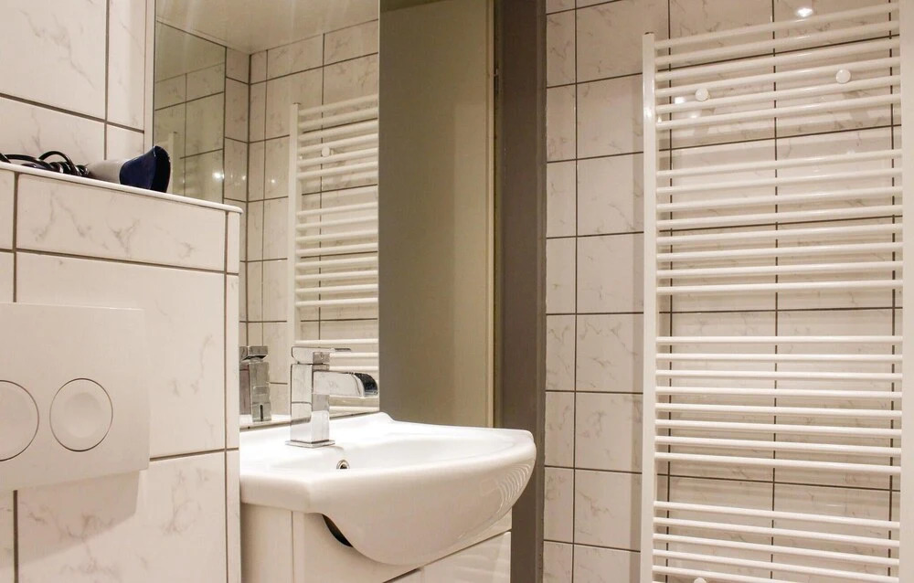 Gorgeous Home In Bruinisse With Wifi