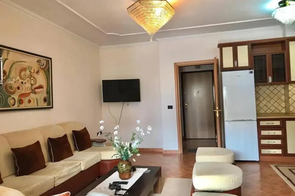 Relaxing Greeny Lounge Veranda Apartament in the Heart of Tirana