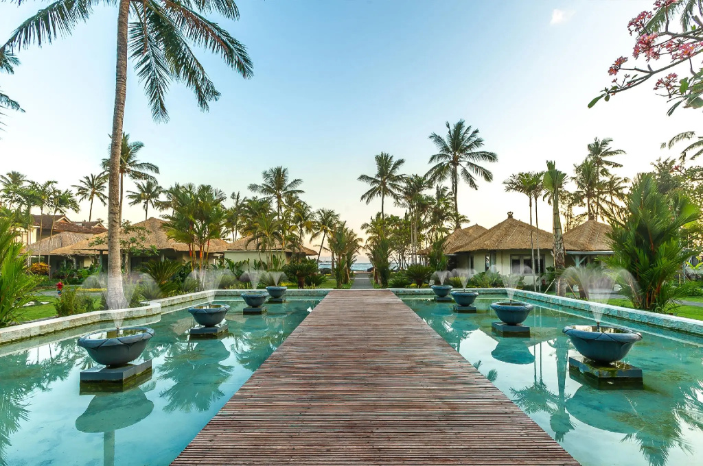 Трёхместный номер Premium с видом на сад в Nirwana Beach & Resort