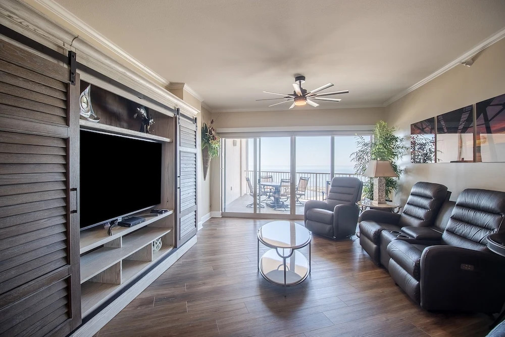 Sea Breeze 1011 Penthouse