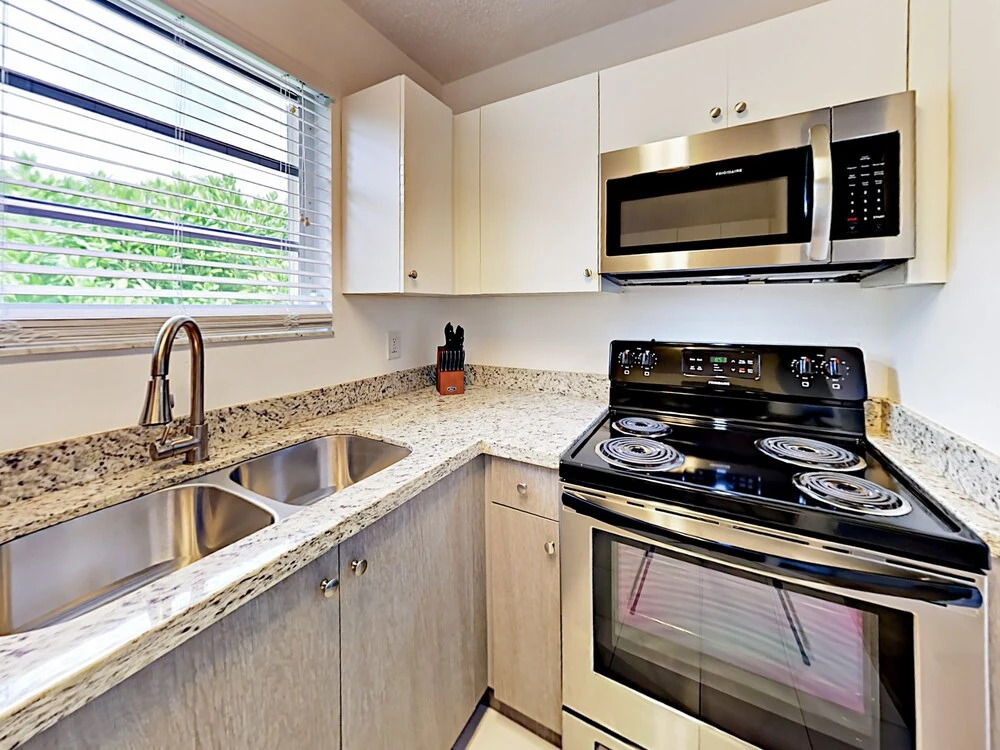 353 Barry Home 6 Bedrooms 4.5 Bathrooms Home