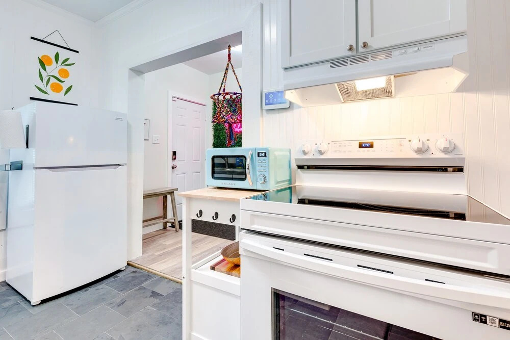 Lovely Mobile Home w/ Smart TV: 2 Mi to Downtown!