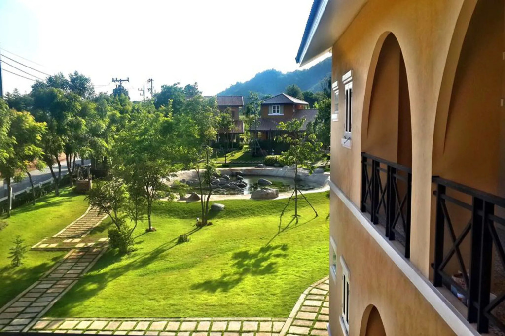 Palazzo Pavone Gallery & Resort