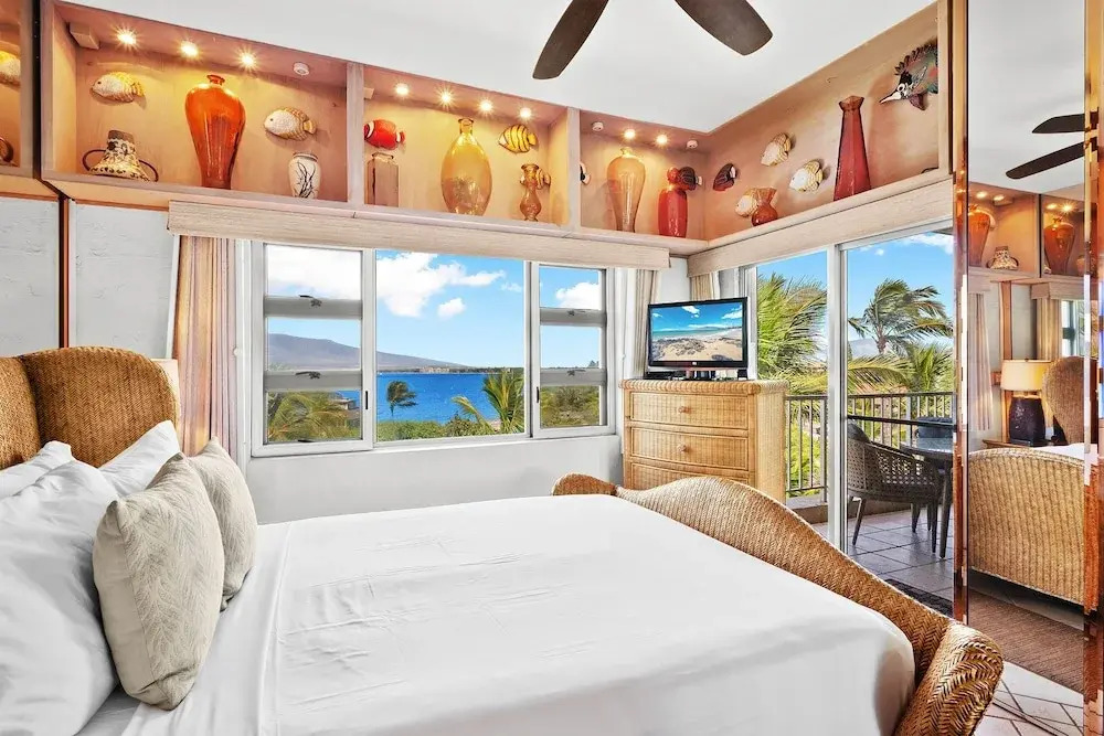 Menehune Shores 606 - Direct Ocean Front, Dramatic Ocean Views, Wi-fi, Split AC!