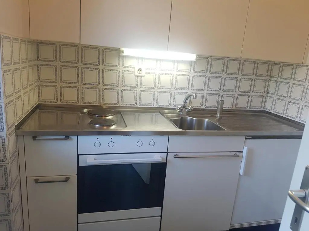 Lovely 1-bedroom rental unit with bath tub.