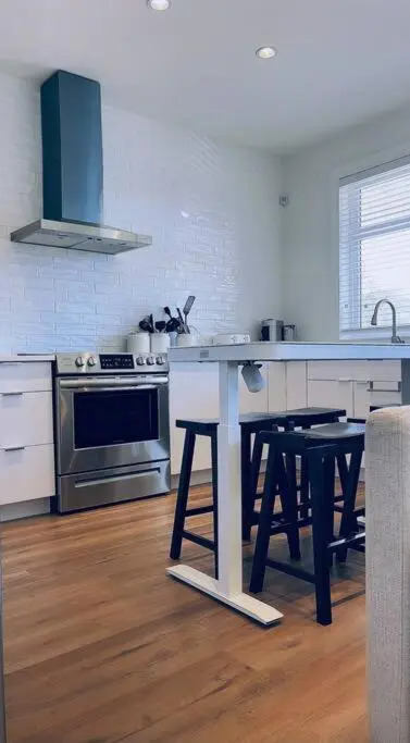 Gorgeous 3 bedroom lake house Suite!