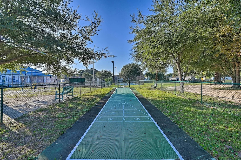 Resort Home ~ 1 Mi to Myrtle Beach Access!