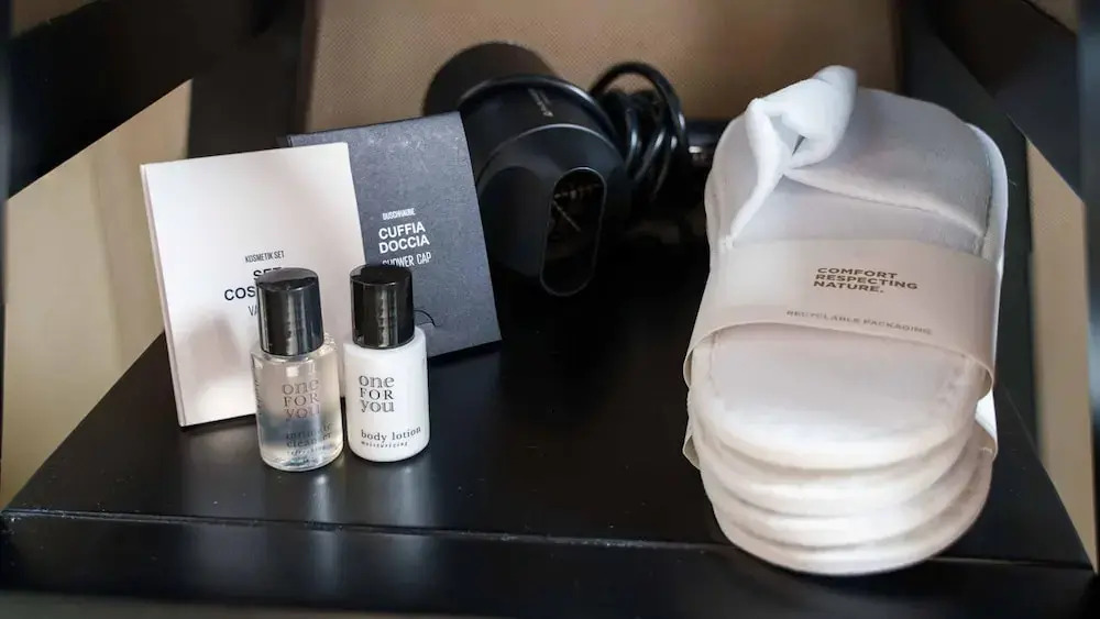 Welcomely - Deluxe Room - Amii Stewart