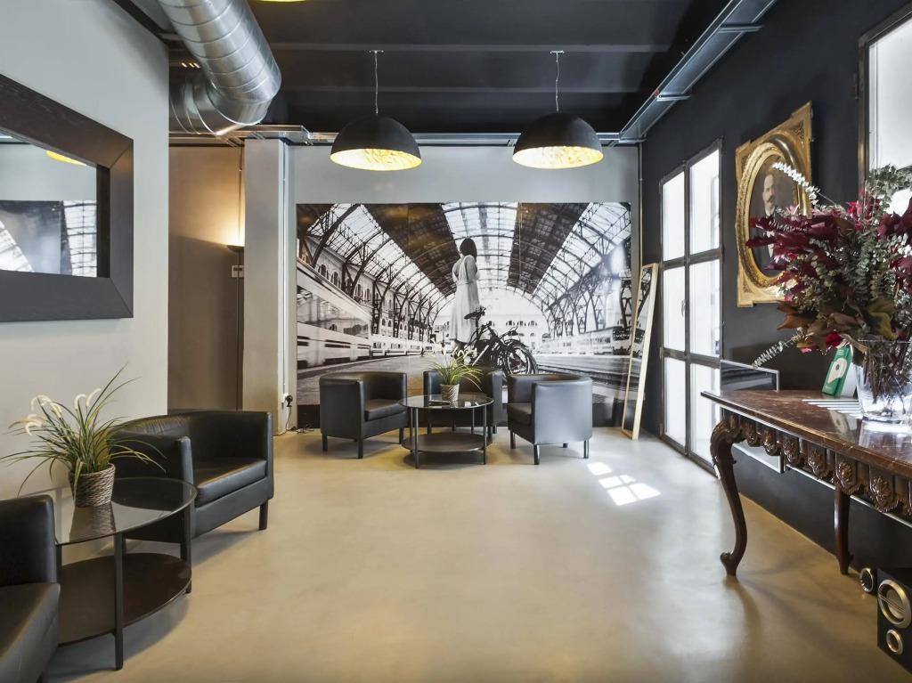 Fira Apartments by gaiarooms