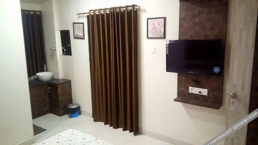 Hotel Golden Dream Lodging
