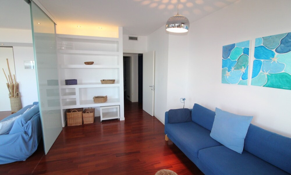 Spacious Apartment With sea View