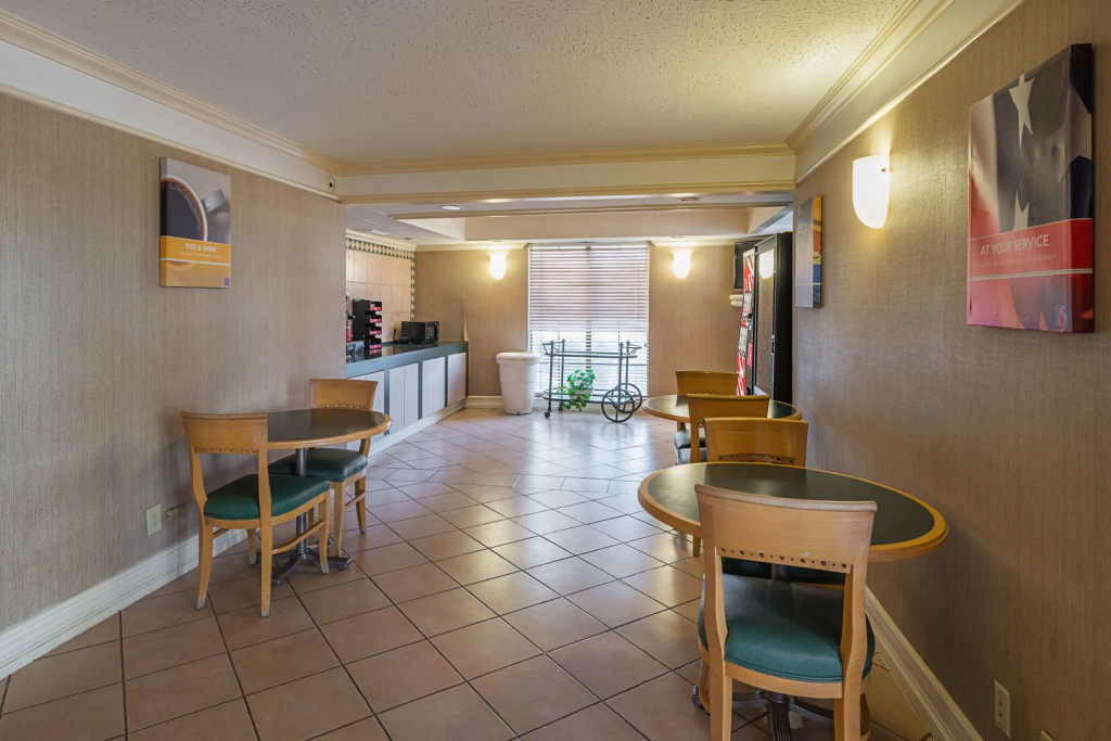 Motel 6-Grand Prairie, TX - Interstate 30