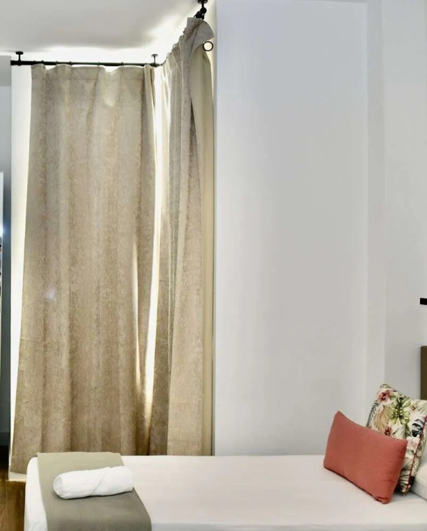 Hostal GARDEN ROUS