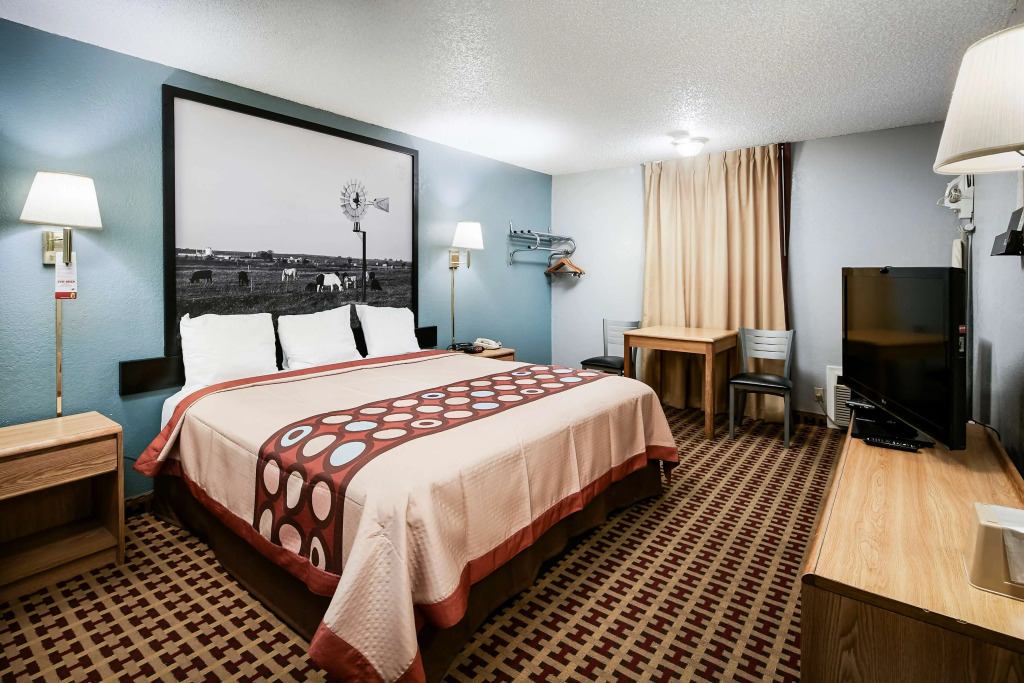 Super 8 by Wyndham Elk City