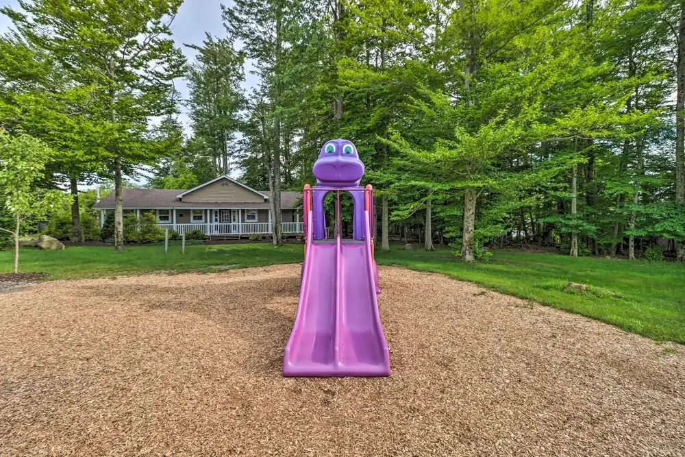 Spacious Tobyhanna Family Home: Pool/beach Access!