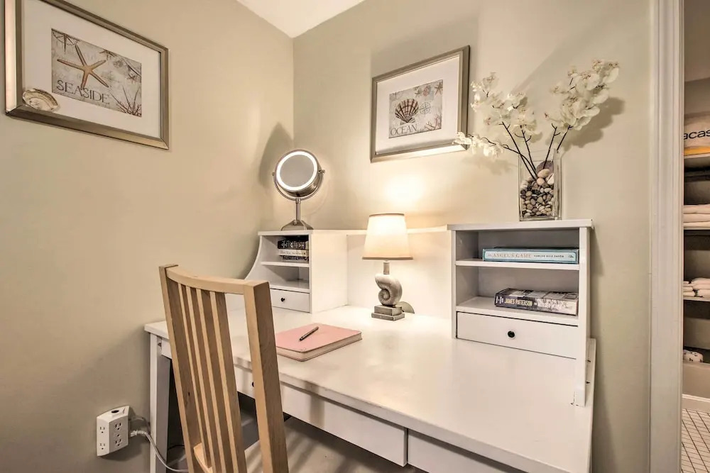 Inviting Salem Apartment Near Waterfront & Museums