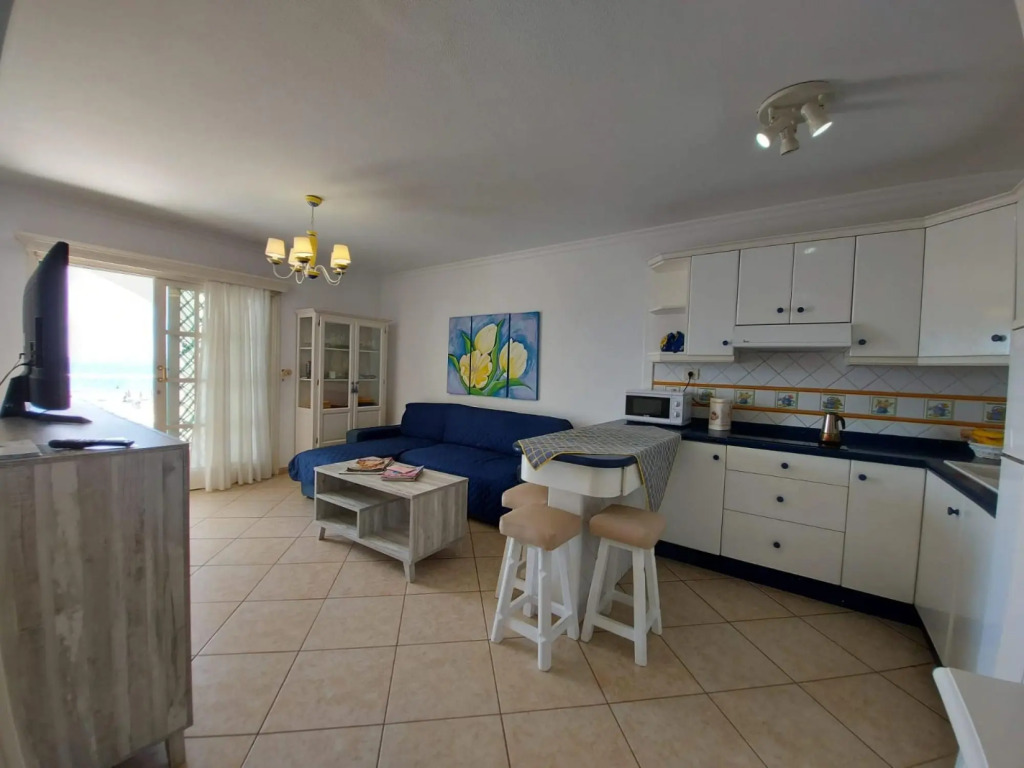 Apartment 3A, sea view and WiFi in Playa Las Burra
