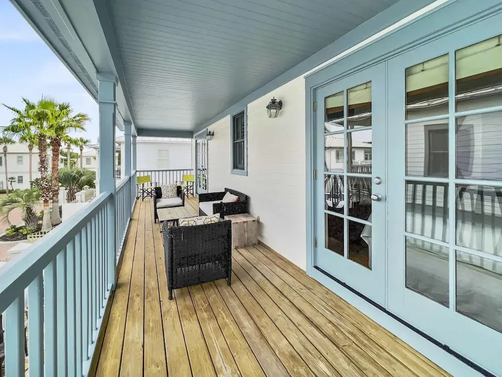 Mare E Sole 2 Bedroom Home by RedAwning