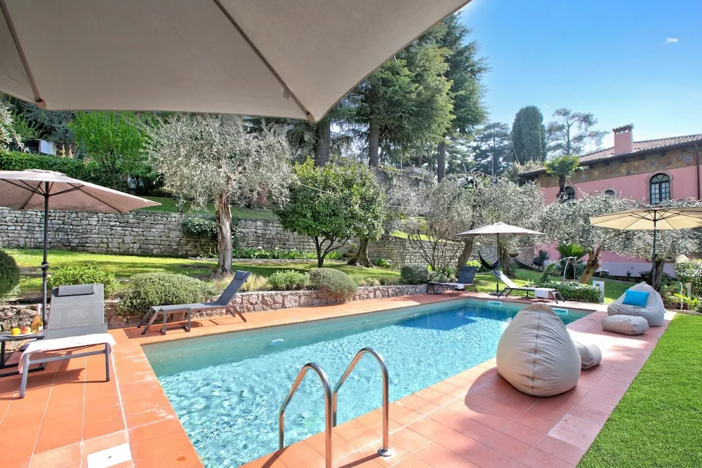 Villa Schlosser Lake Front & Private Pool