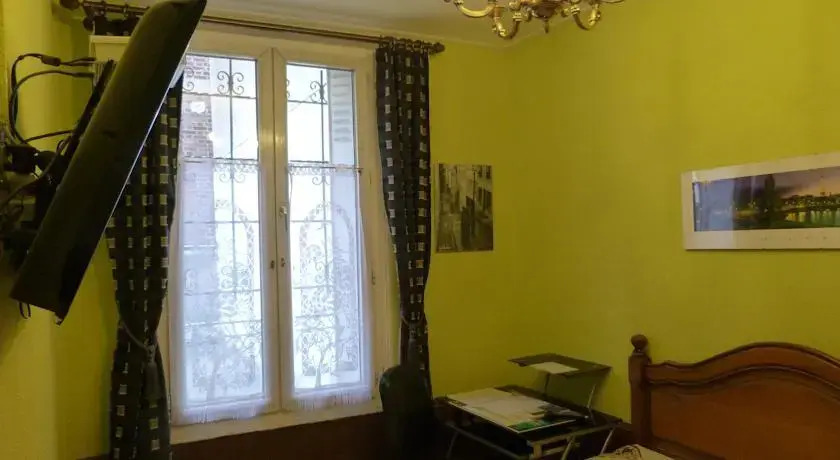 Paris Guesthouse