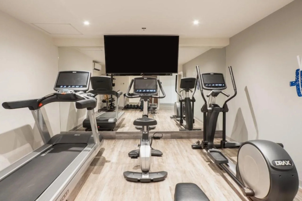 Hotel Mesaluna Short & Long Stay