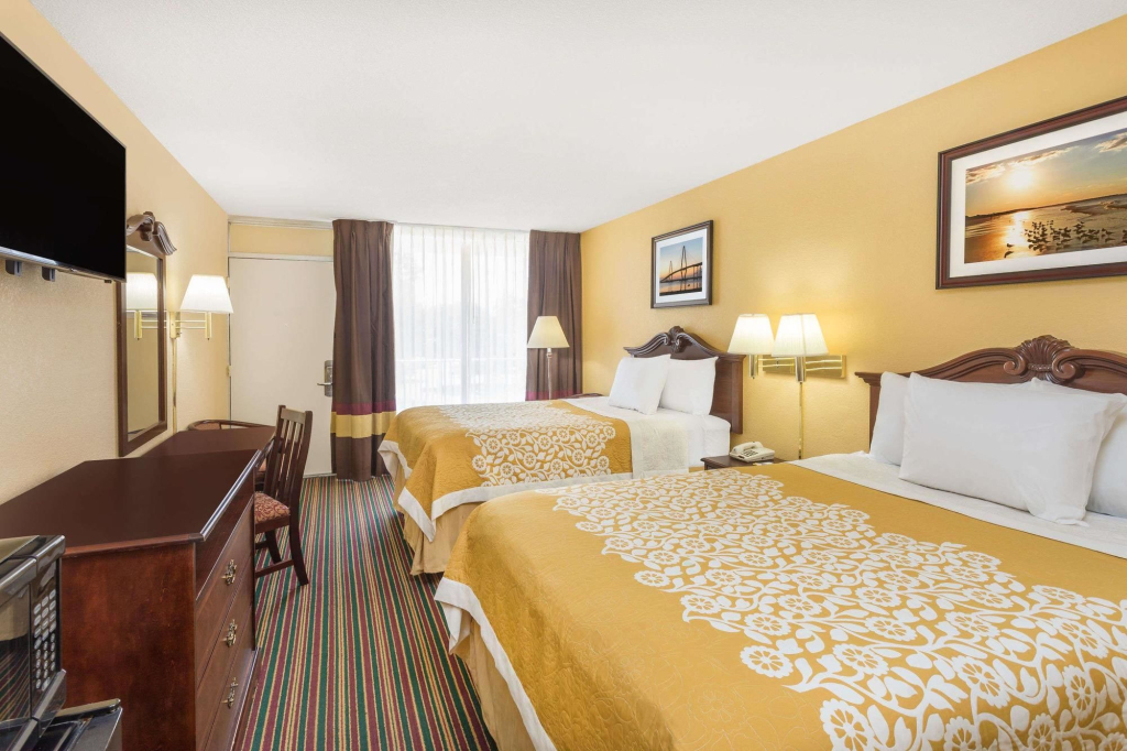 Days Inn Charleston Patriots Point