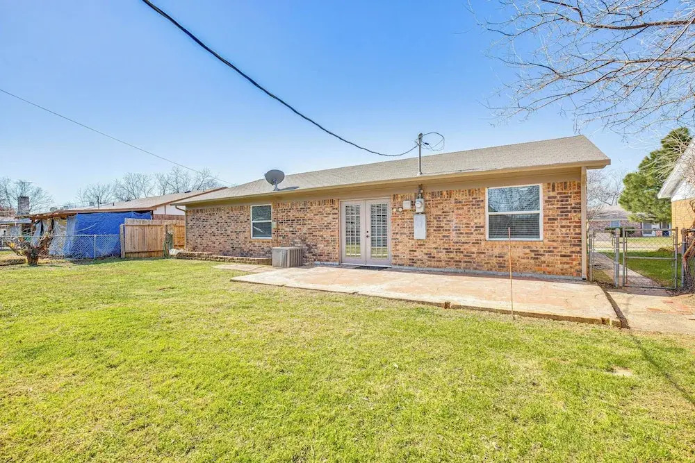 5 Mi to Fort Worth Stockyards: Home w/ Yard!