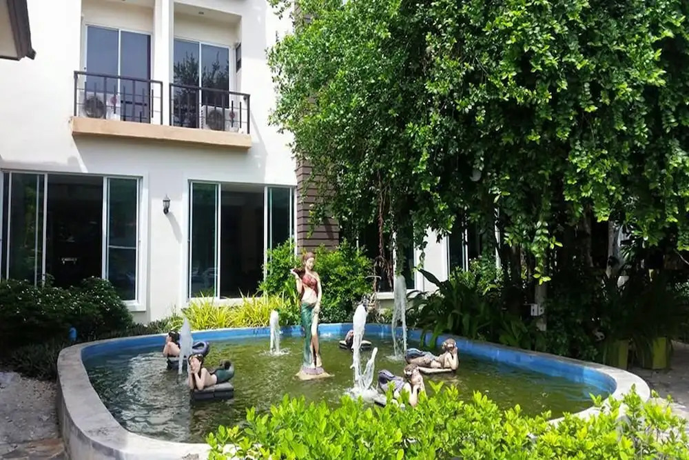 Grand Pruksa Siri Apartment