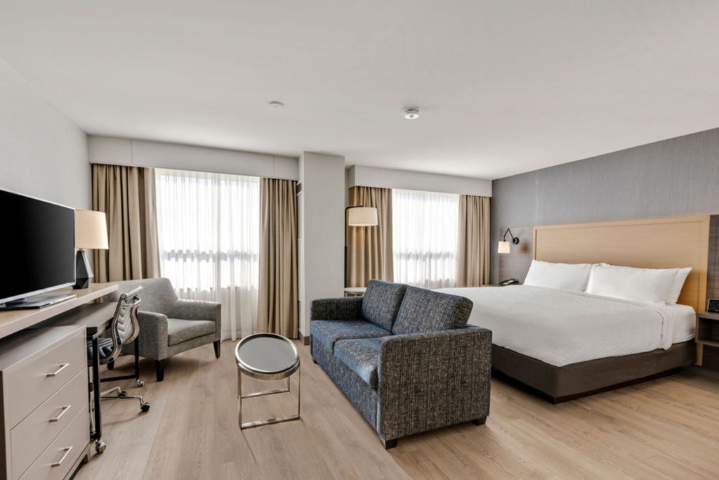 Holiday Inn & Suites Ottawa Kanata by IHG