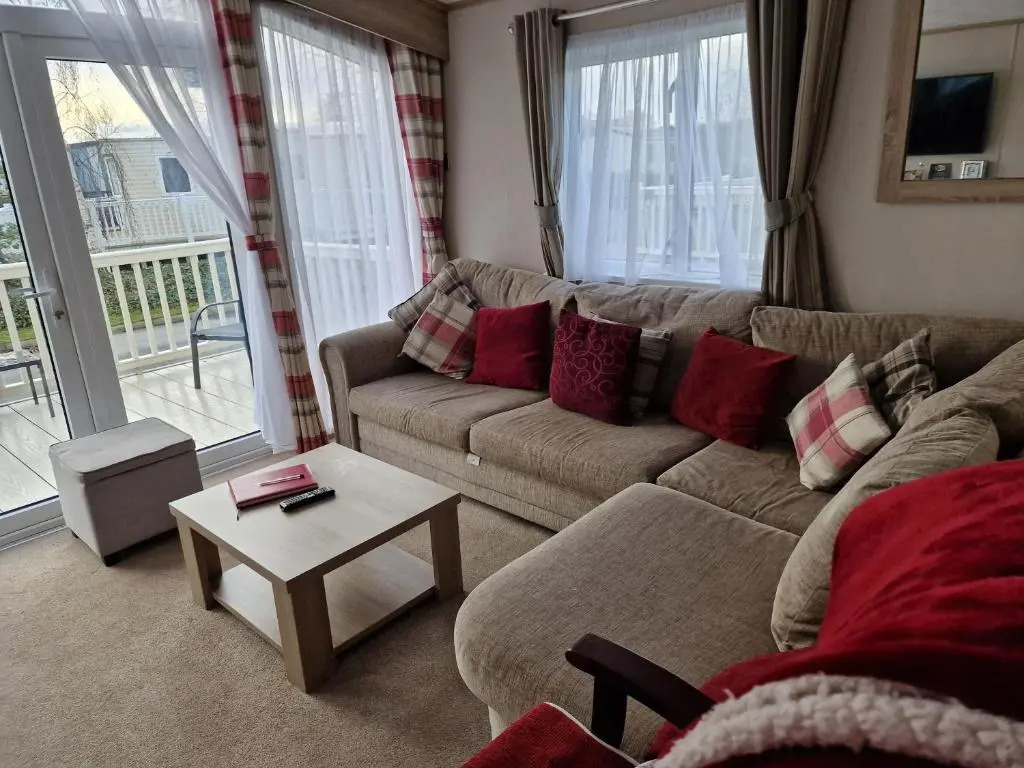 Mini lodge hot tub hols at Kingfisher Court