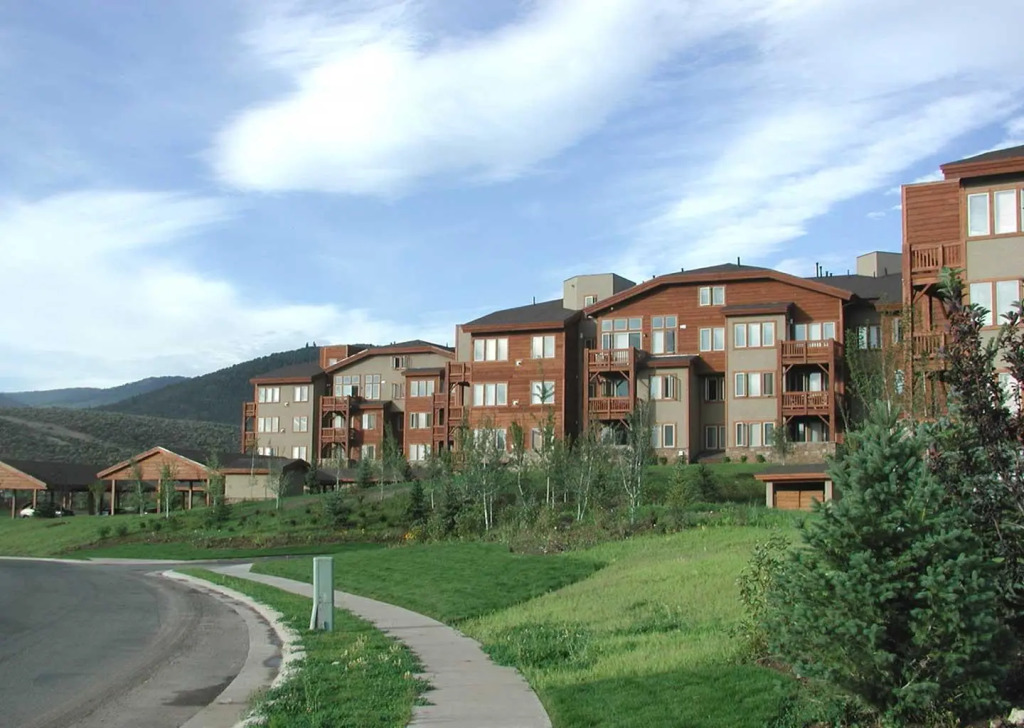 Crestview Condominiums by All Seasons Resort Lodging