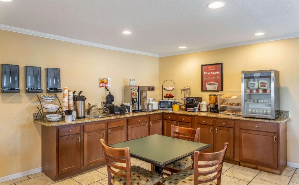 Econo Lodge Inn & Suites Santa Rosa